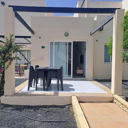 Homeforguest Apartamento Con Terraza Y Piscina En Corralejo Luaran gambar