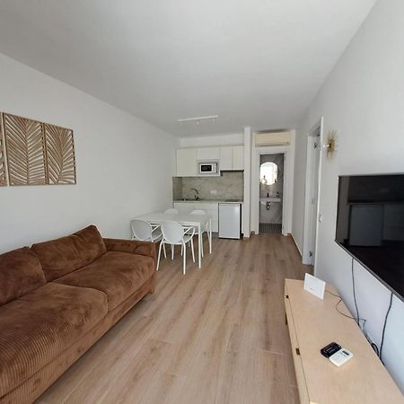 Homeforguest Apartamento Con Terraza Y Piscina En Corralejo Luaran gambar