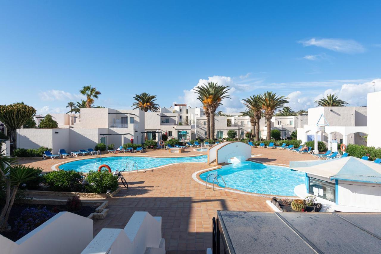 Homeforguest Apartamento Con Terraza Y Piscina En Corralejo Luaran gambar