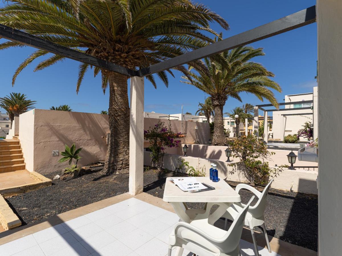 Homeforguest Apartamento Con Terraza Y Piscina En Corralejo Luaran gambar