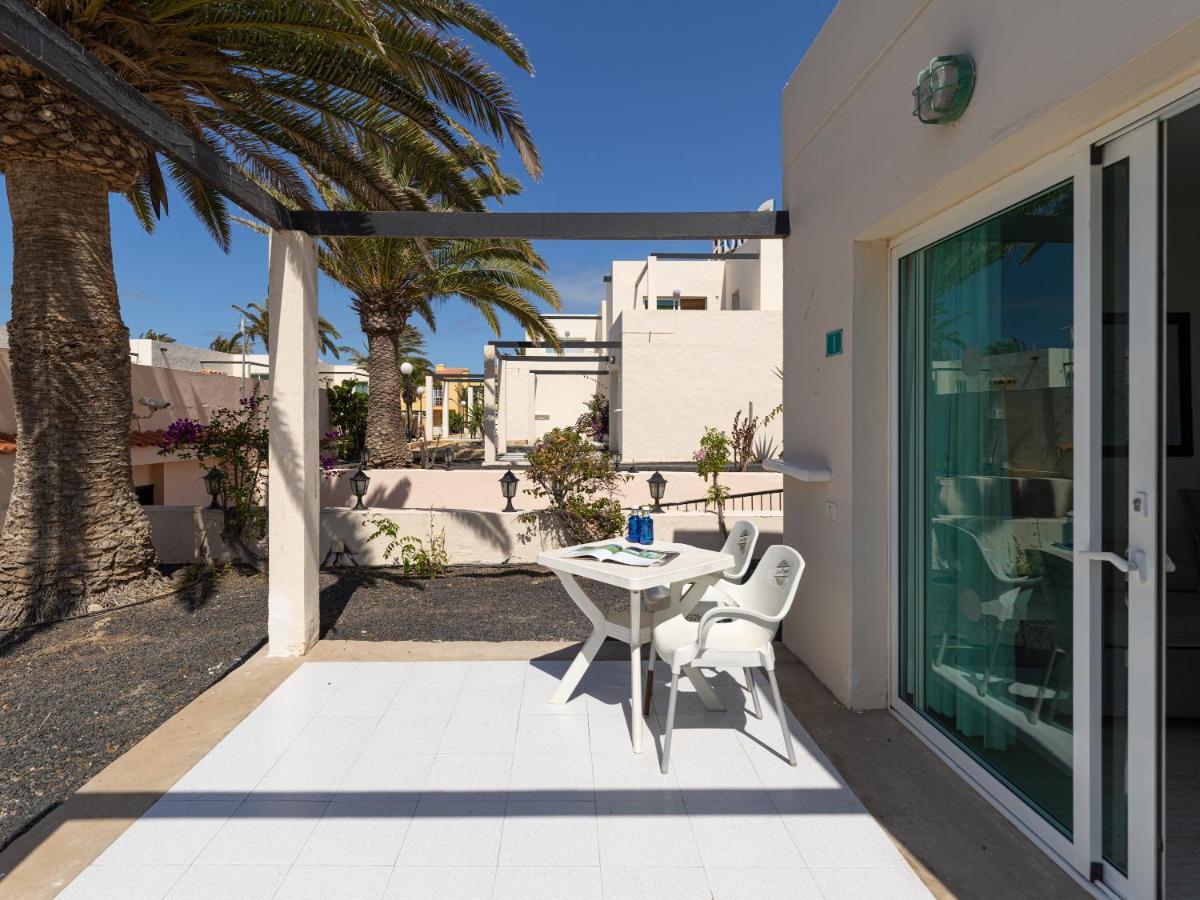 Homeforguest Apartamento Con Terraza Y Piscina En Corralejo Luaran gambar