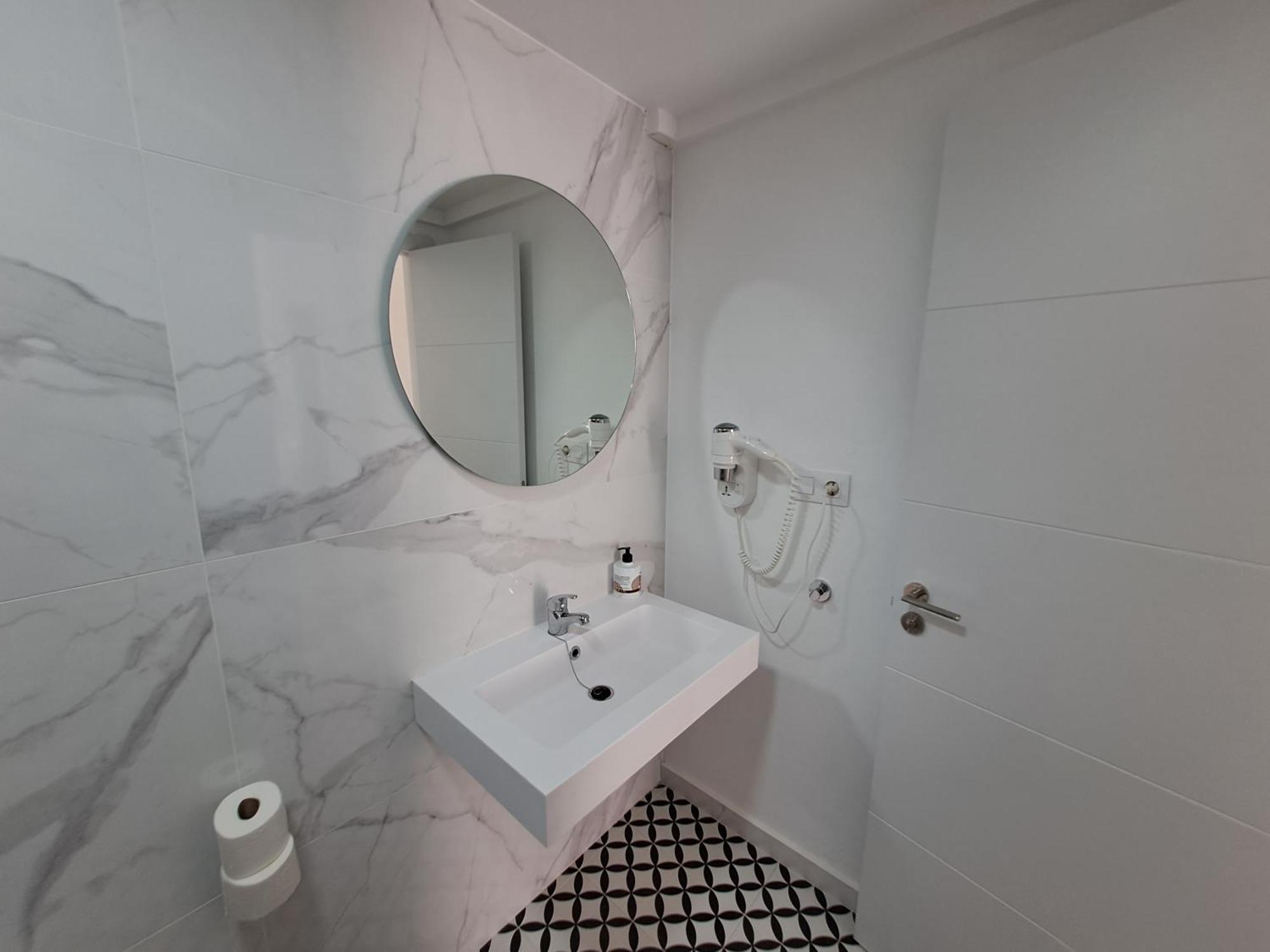Homeforguest Apartamento Con Terraza Y Piscina En Corralejo Luaran gambar