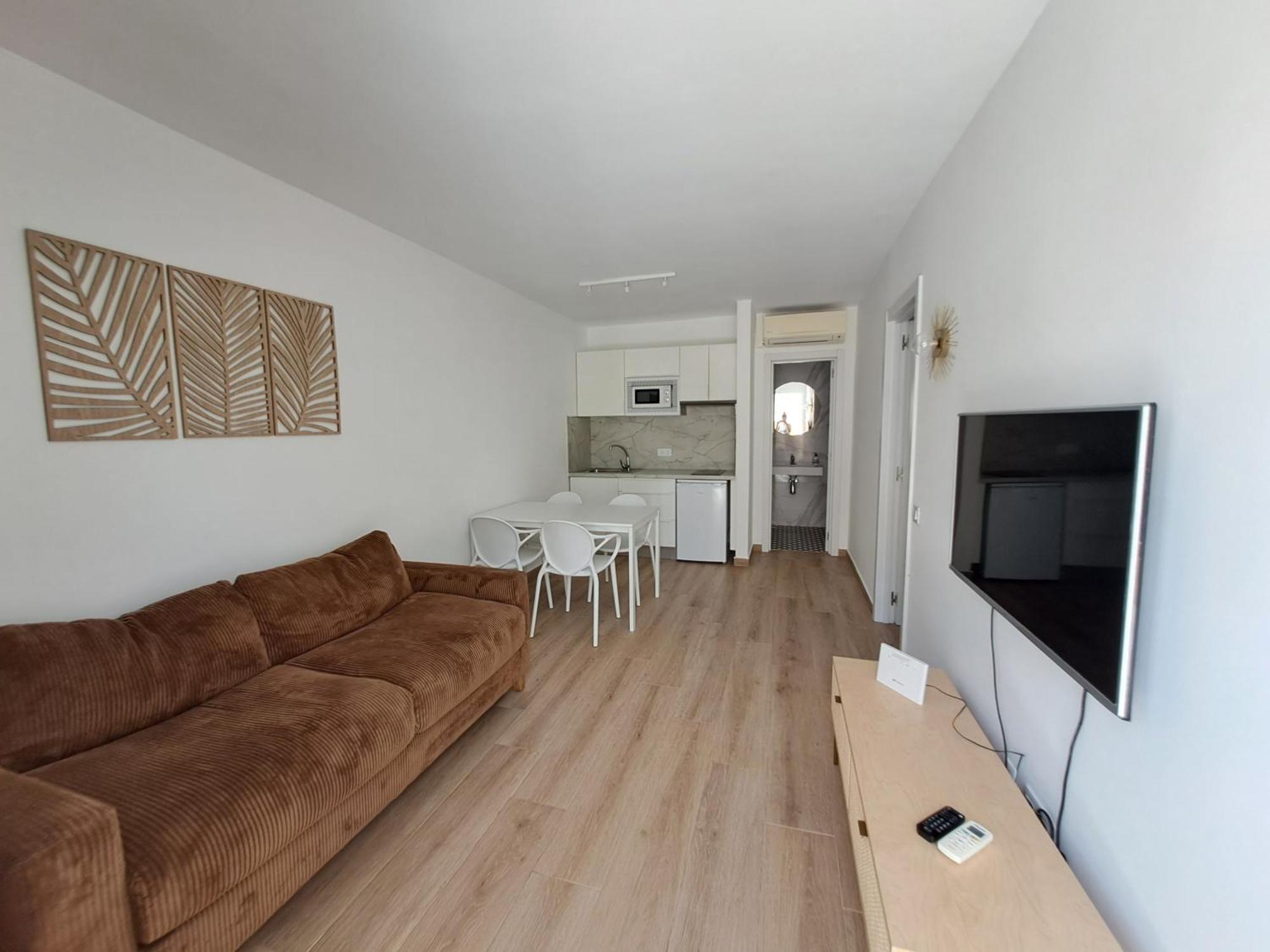 Homeforguest Apartamento Con Terraza Y Piscina En Corralejo Luaran gambar