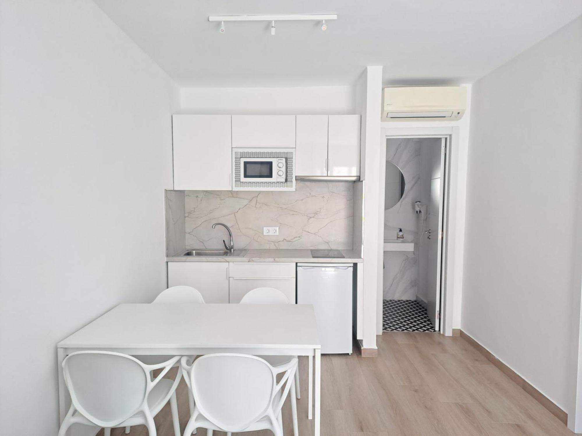 Homeforguest Apartamento Con Terraza Y Piscina En Corralejo Luaran gambar