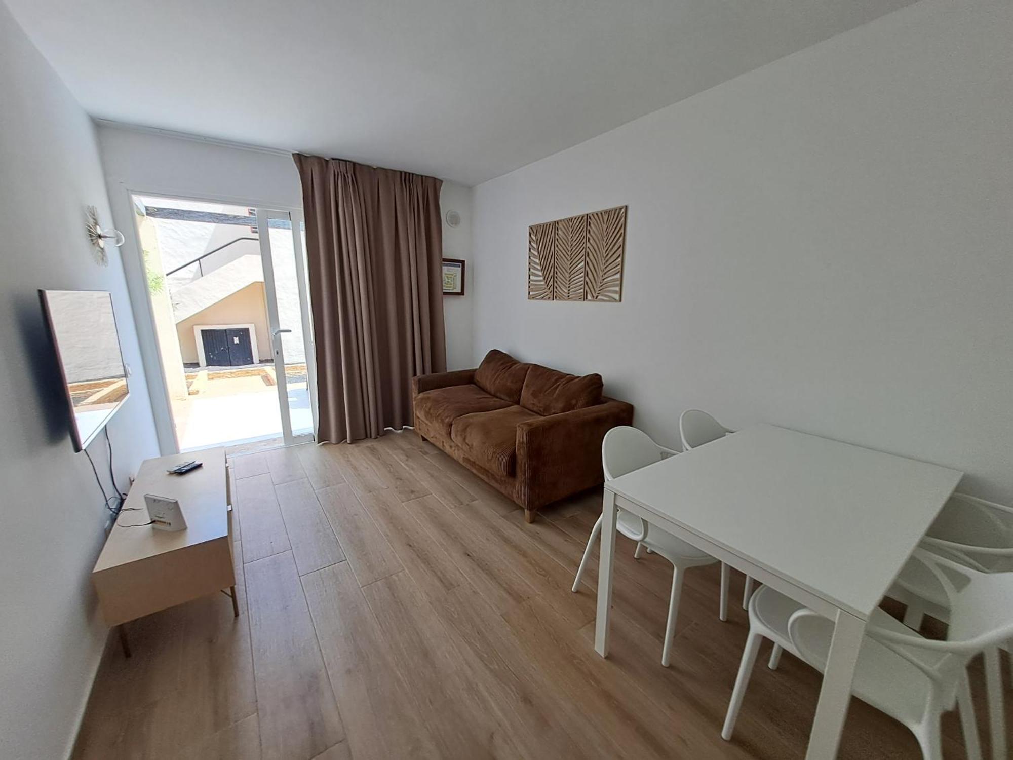 Homeforguest Apartamento Con Terraza Y Piscina En Corralejo Luaran gambar